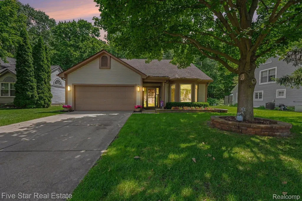 6838 Fox Lane Waterford Charter Township MI 48327