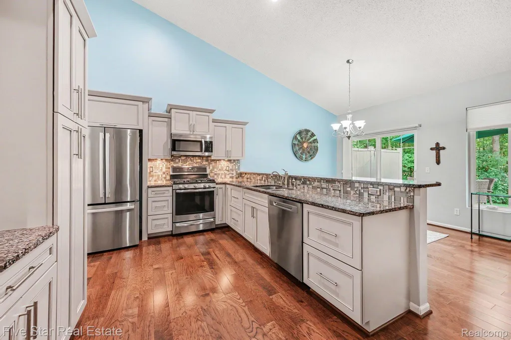 6838 Fox Lane Waterford Charter Township MI 48327