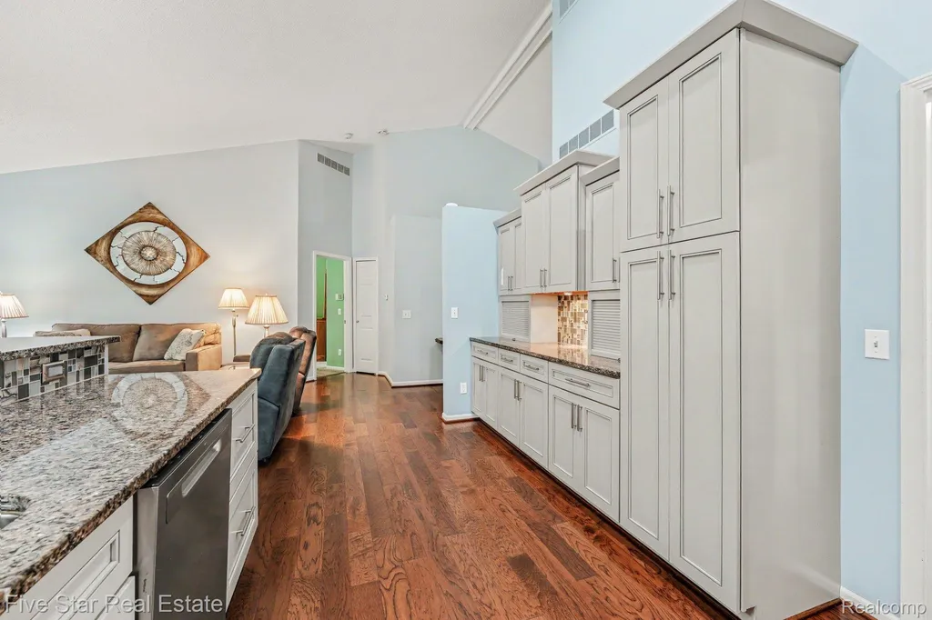 6838 Fox Lane Waterford Charter Township MI 48327