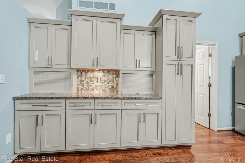 6838 Fox Lane Waterford Charter Township MI 48327