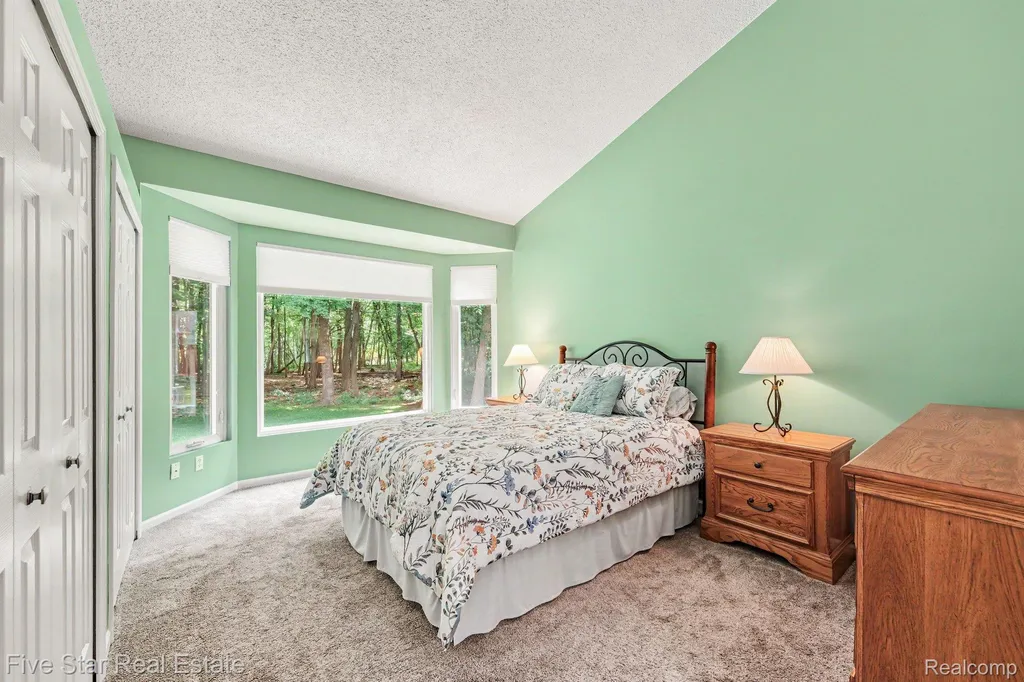 6838 Fox Lane Waterford Charter Township MI 48327