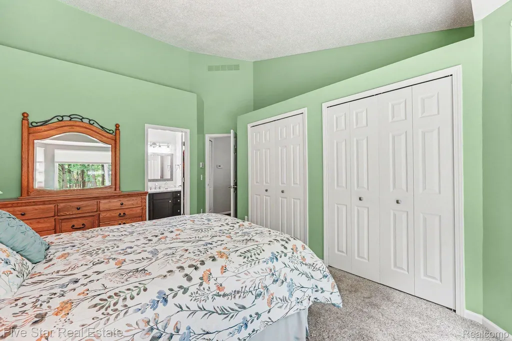 6838 Fox Lane Waterford Charter Township MI 48327