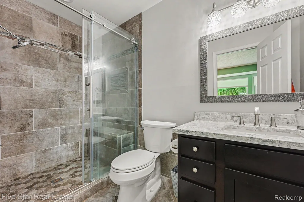 6838 Fox Lane Waterford Charter Township MI 48327