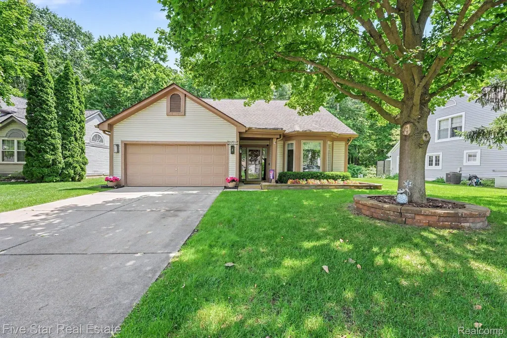 6838 Fox Lane Waterford Charter Township MI 48327
