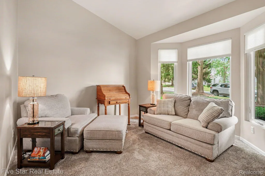 6838 Fox Lane Waterford Charter Township MI 48327