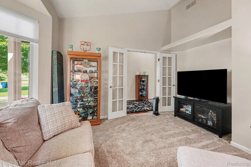 6838 Fox Lane Waterford Charter Township MI 48327