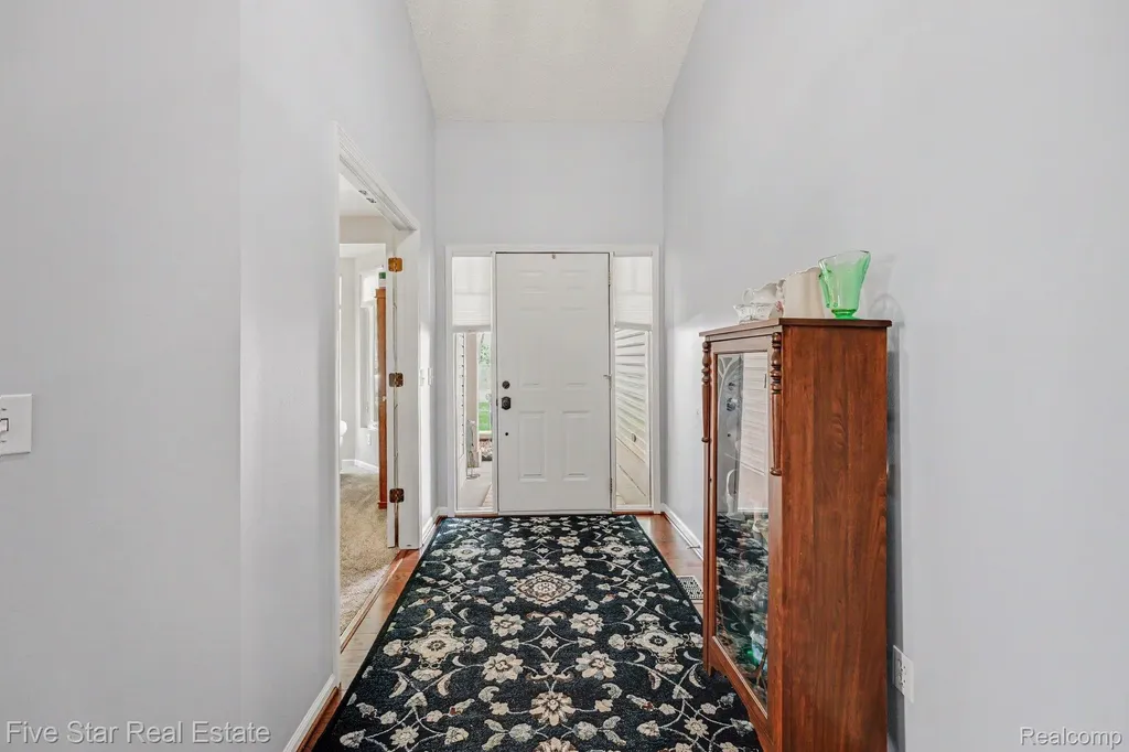 6838 Fox Lane Waterford Charter Township MI 48327