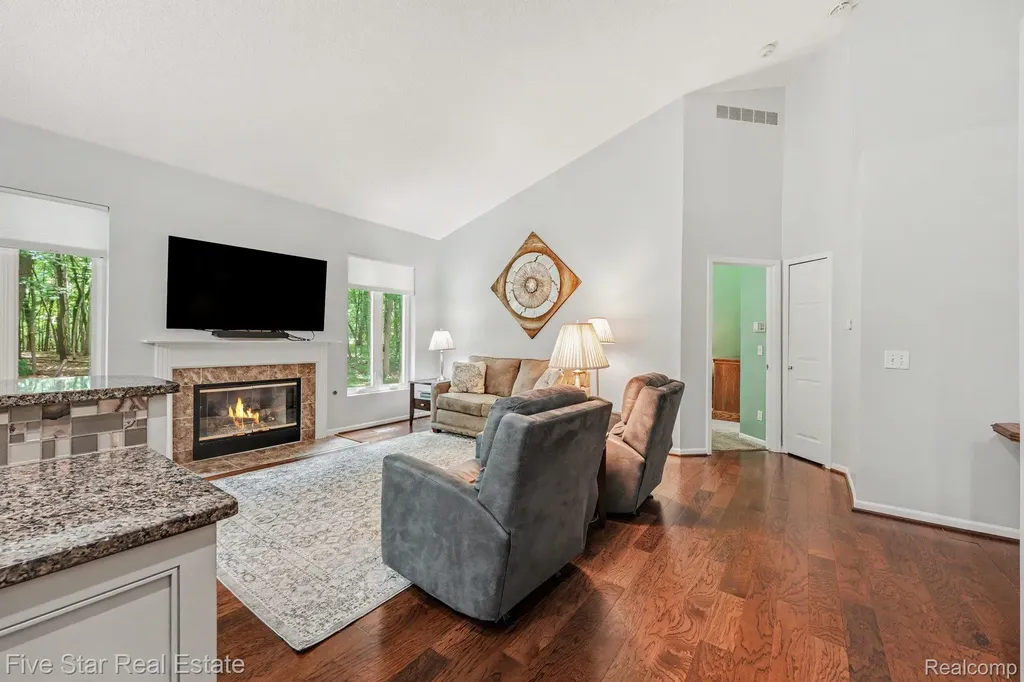 6838 Fox Lane Waterford Charter Township MI 48327