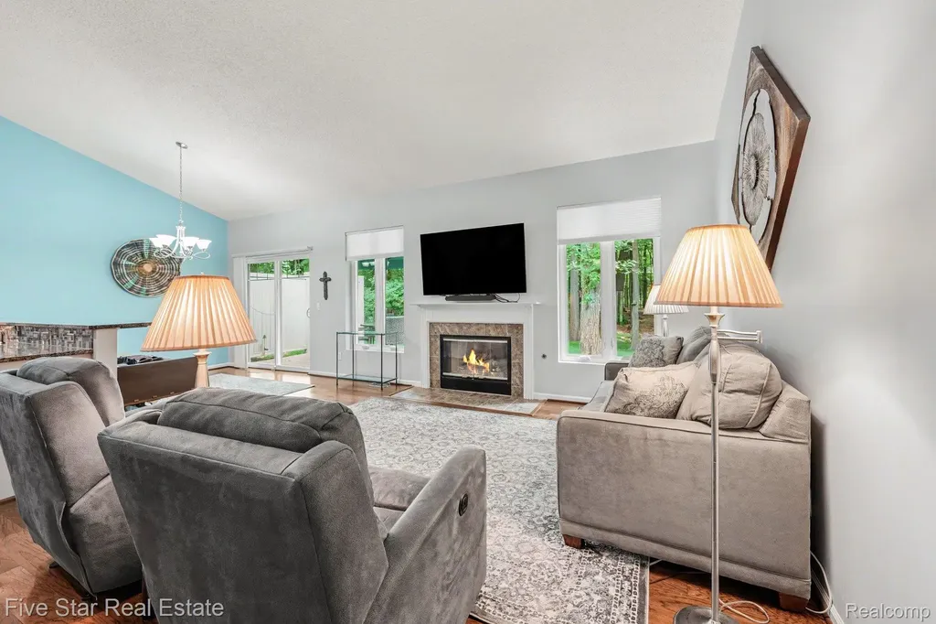 6838 Fox Lane Waterford Charter Township MI 48327