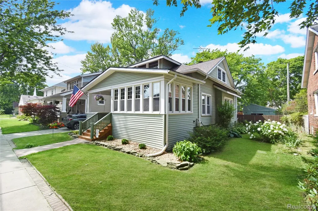 34 Moser Place Mt. Clemens City MI 48043