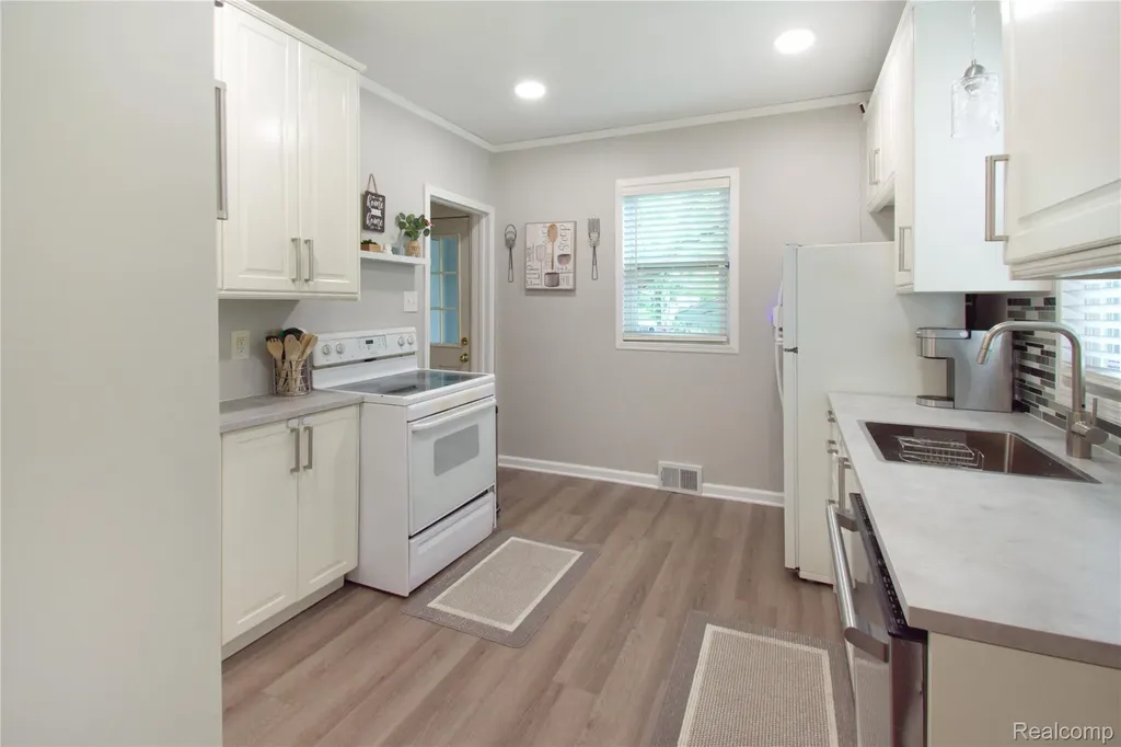 34 Moser Place Mt. Clemens City MI 48043