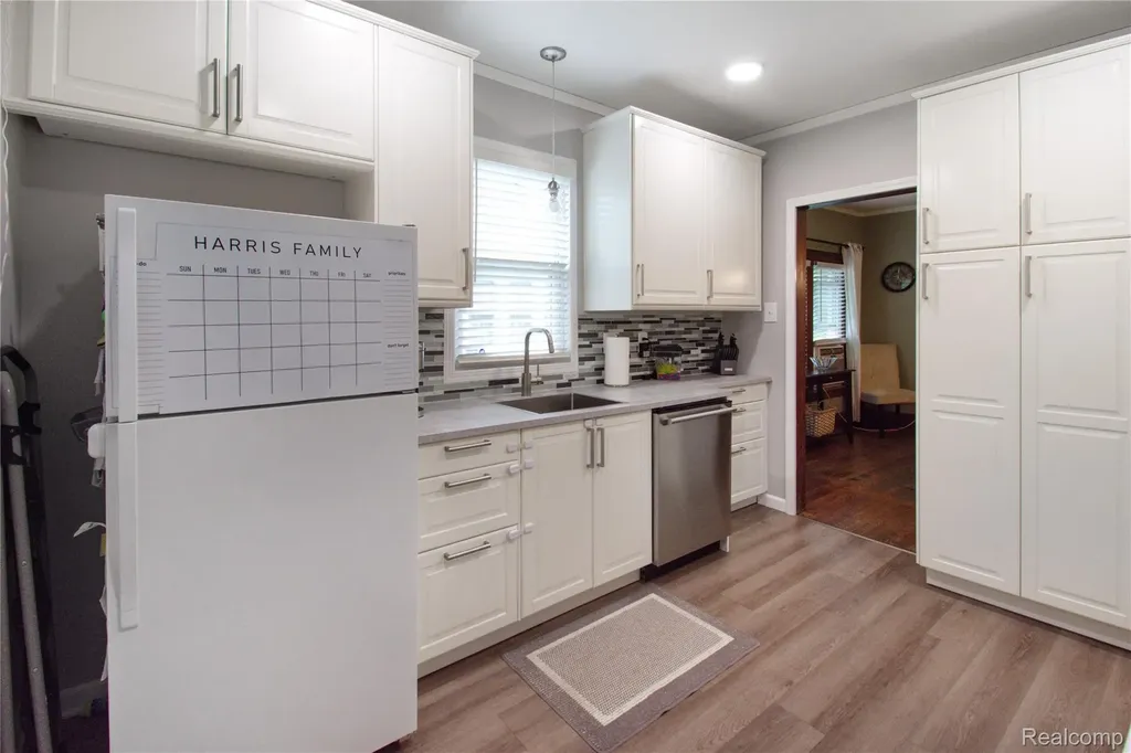 34 Moser Place Mt. Clemens City MI 48043