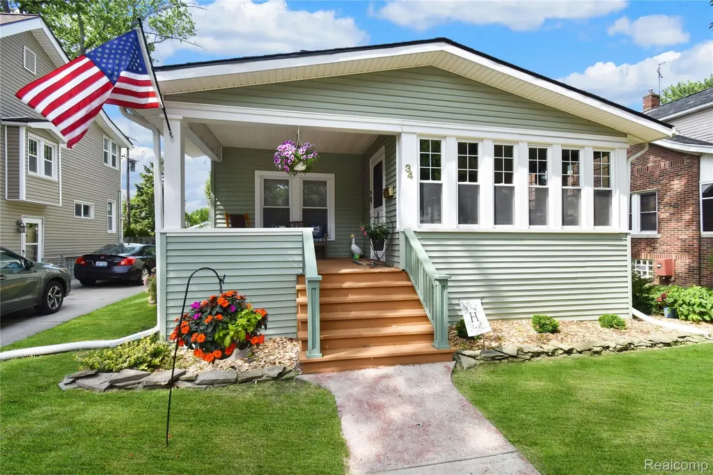 34 Moser Place Mt. Clemens City MI 48043