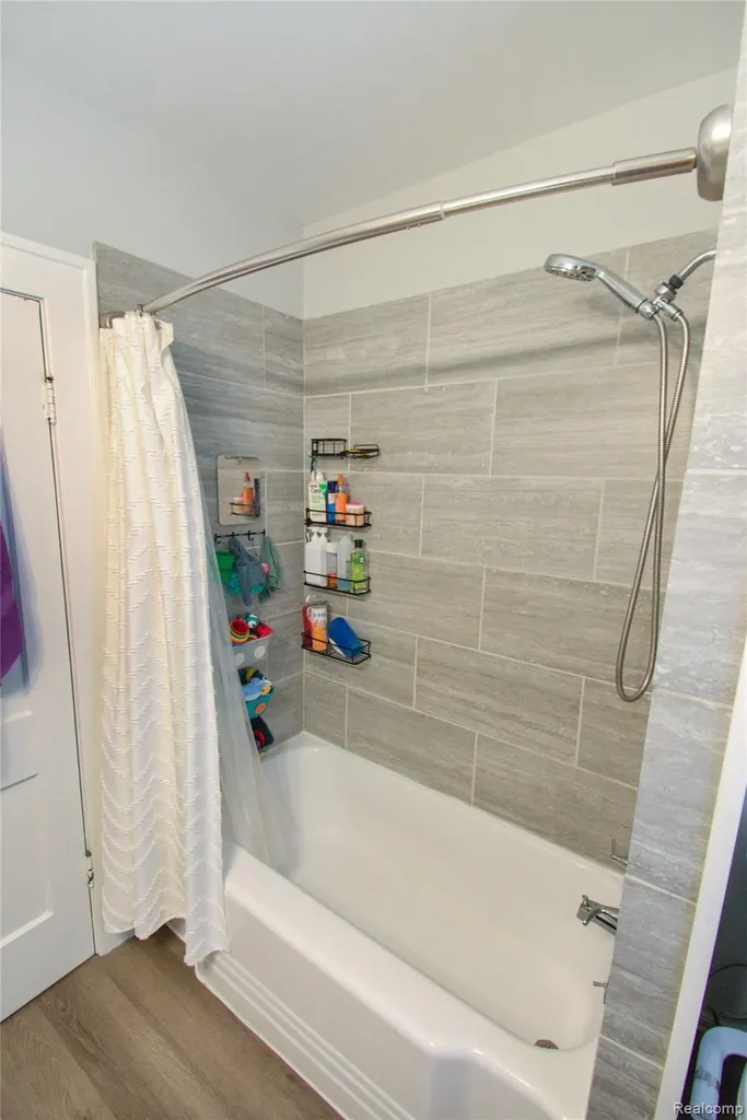 34 Moser Place Mt. Clemens City MI 48043