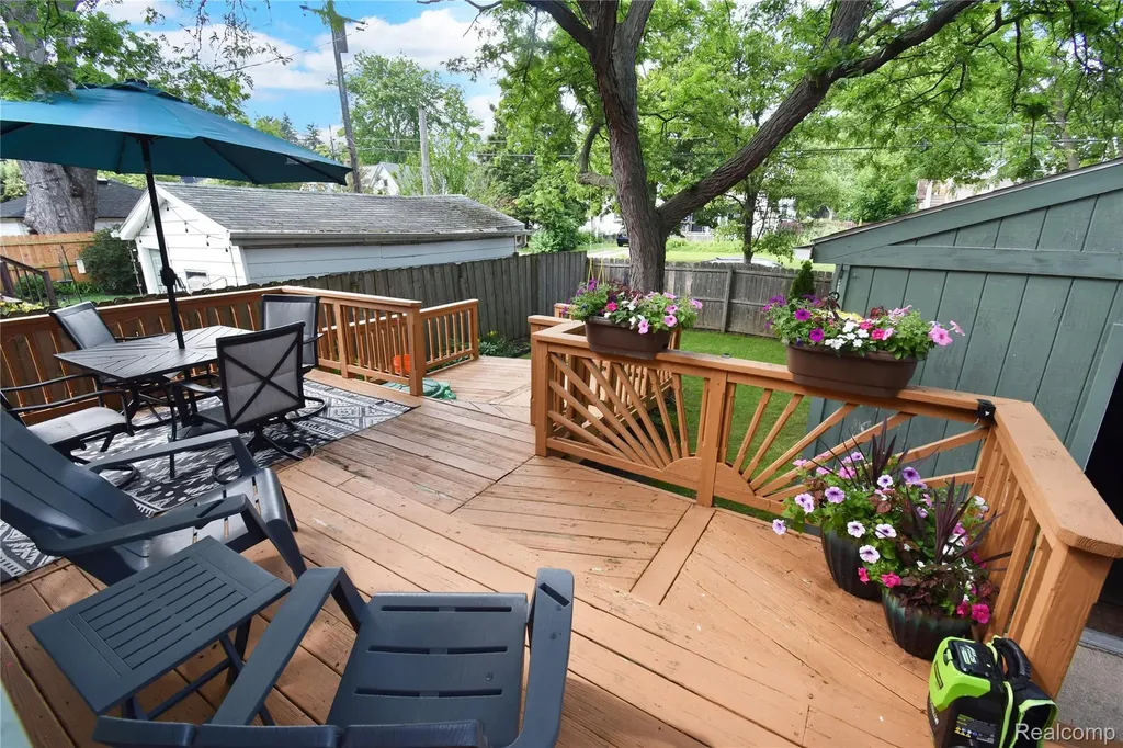 34 Moser Place Mt. Clemens City MI 48043