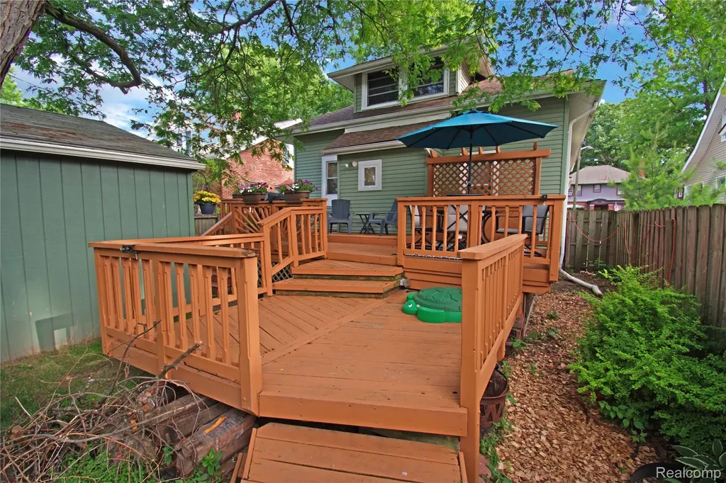 34 Moser Place Mt. Clemens City MI 48043