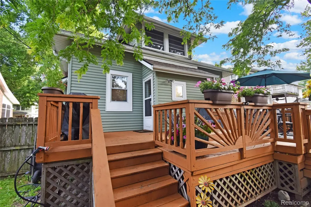 34 Moser Place Mt. Clemens City MI 48043
