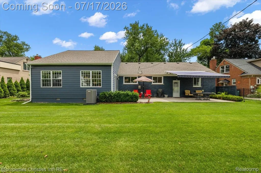18244 Beverly Road Beverly Hills Village MI 48025