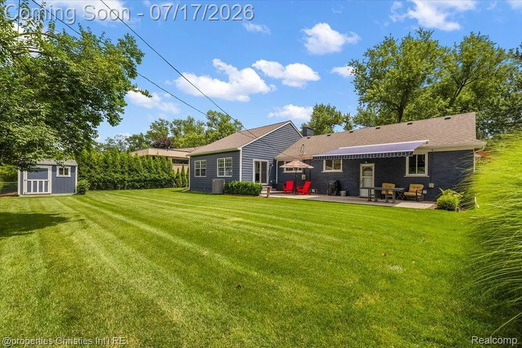 18244 Beverly Road Beverly Hills Village MI 48025