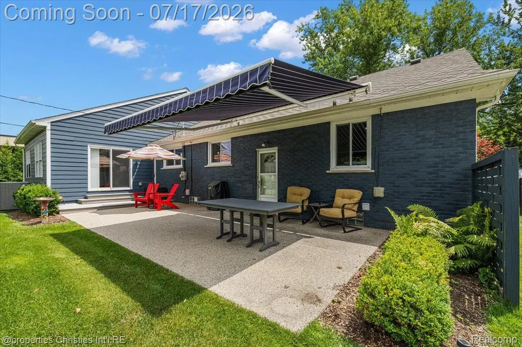 18244 Beverly Road Beverly Hills Village MI 48025