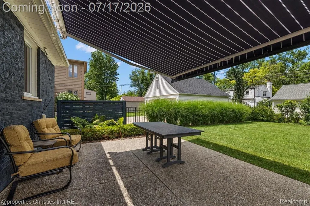 18244 Beverly Road Beverly Hills Village MI 48025