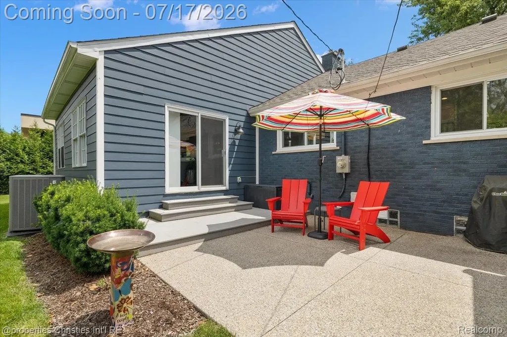 18244 Beverly Road Beverly Hills Village MI 48025