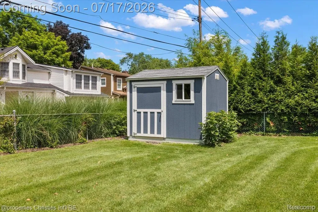18244 Beverly Road Beverly Hills Village MI 48025