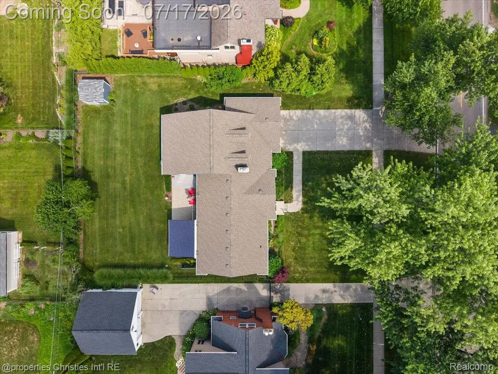 18244 Beverly Road Beverly Hills Village MI 48025