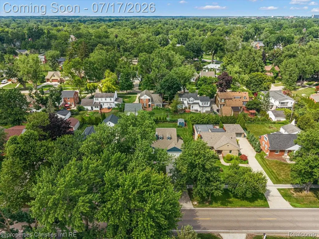 18244 Beverly Road Beverly Hills Village MI 48025