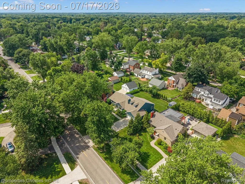 18244 Beverly Road Beverly Hills Village MI 48025