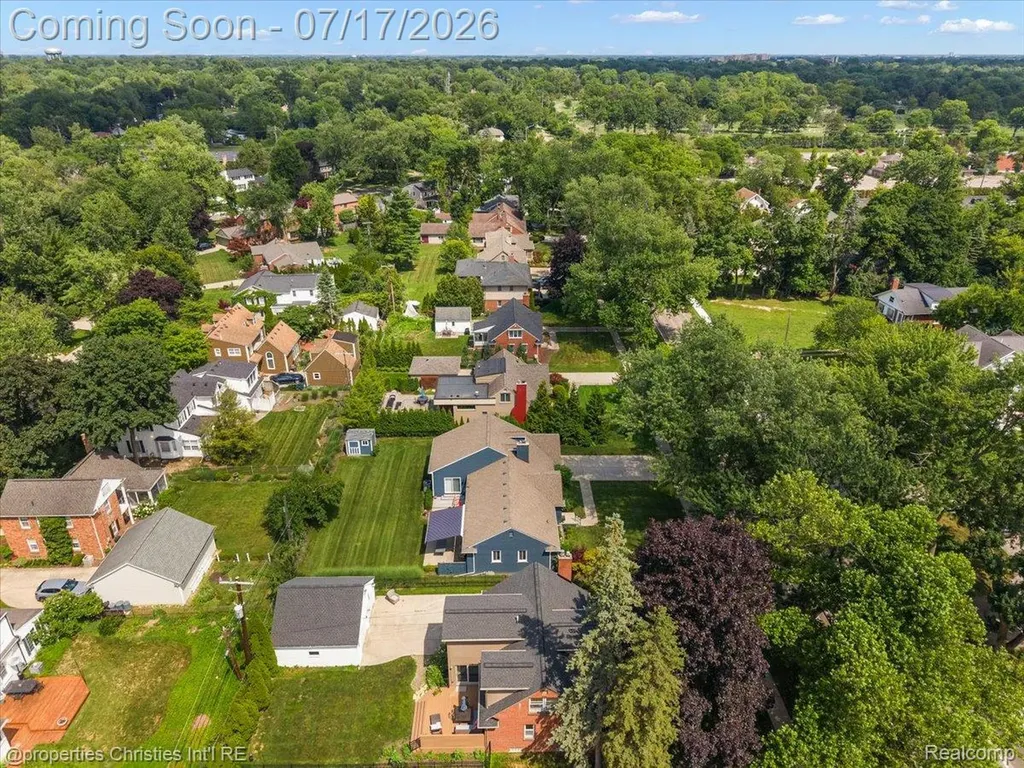 18244 Beverly Road Beverly Hills Village MI 48025