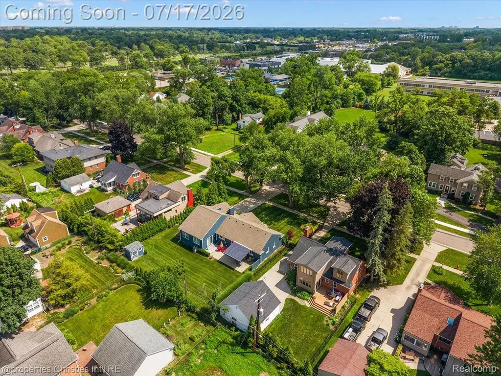 18244 Beverly Road Beverly Hills Village MI 48025