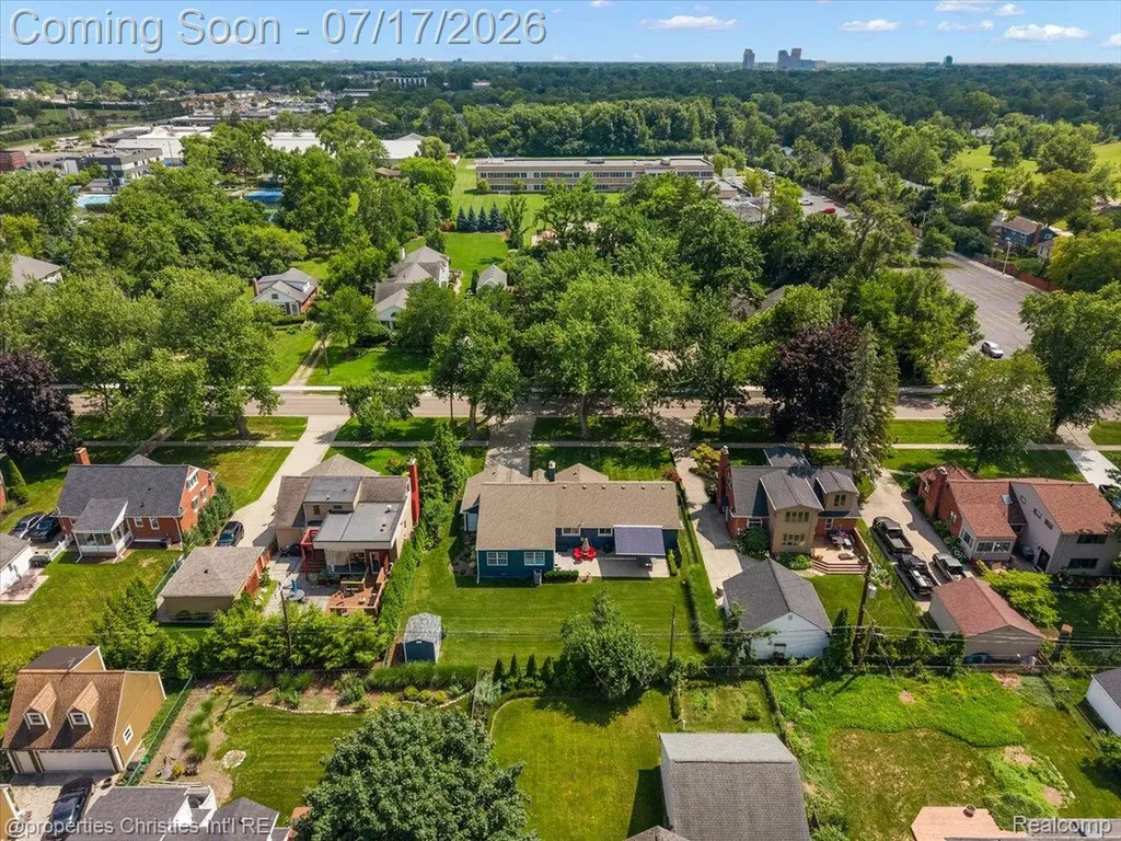 18244 Beverly Road Beverly Hills Village MI 48025
