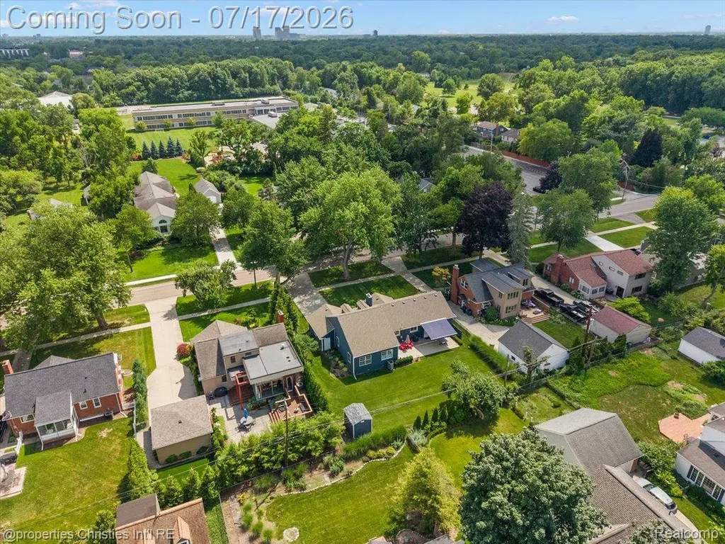18244 Beverly Road Beverly Hills Village MI 48025