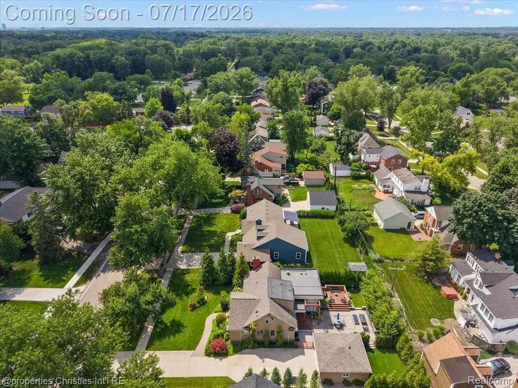 18244 Beverly Road Beverly Hills Village MI 48025