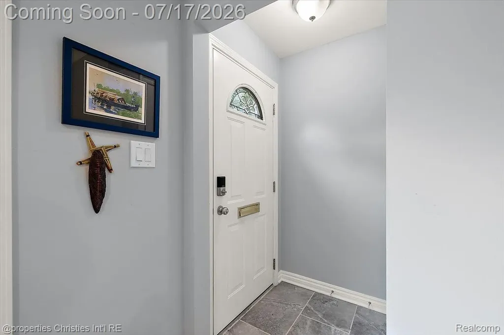 18244 Beverly Road Beverly Hills Village MI 48025