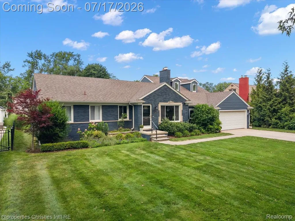 18244 Beverly Road Beverly Hills Village MI 48025