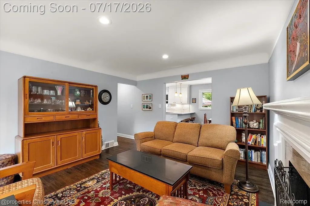 18244 Beverly Road Beverly Hills Village MI 48025