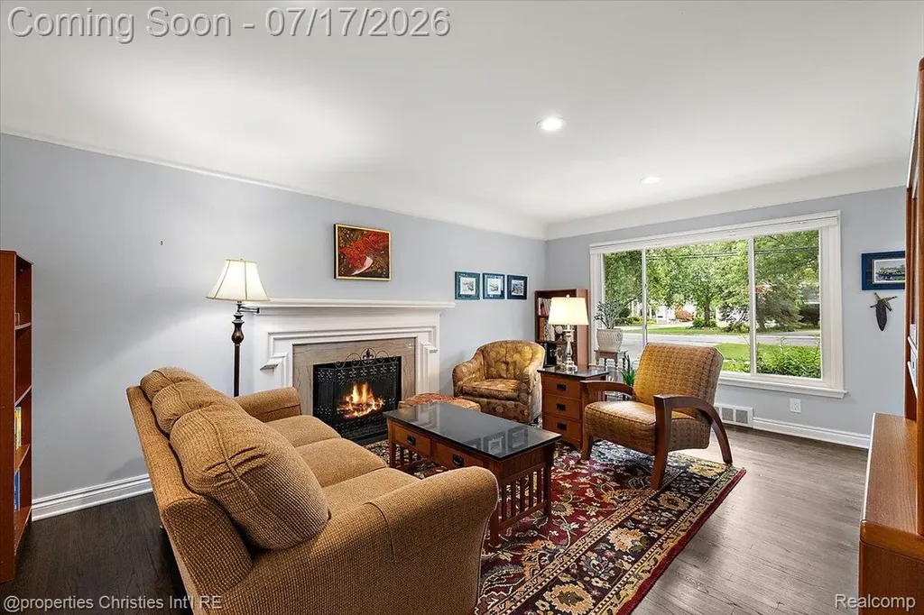 18244 Beverly Road Beverly Hills Village MI 48025