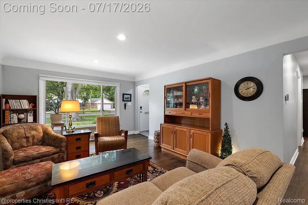 18244 Beverly Road Beverly Hills Village MI 48025