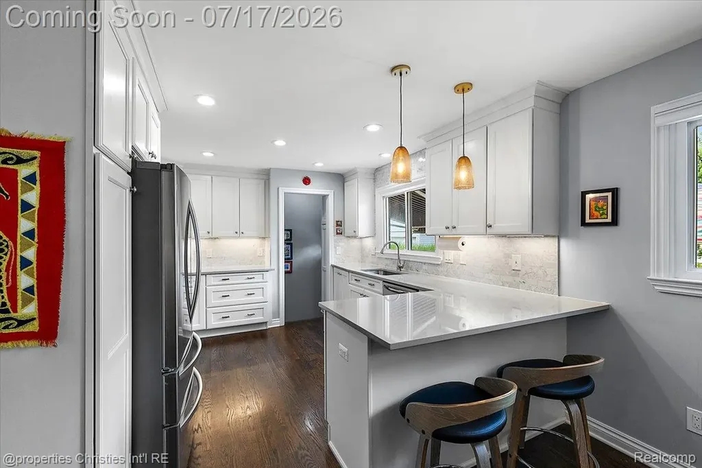 18244 Beverly Road Beverly Hills Village MI 48025