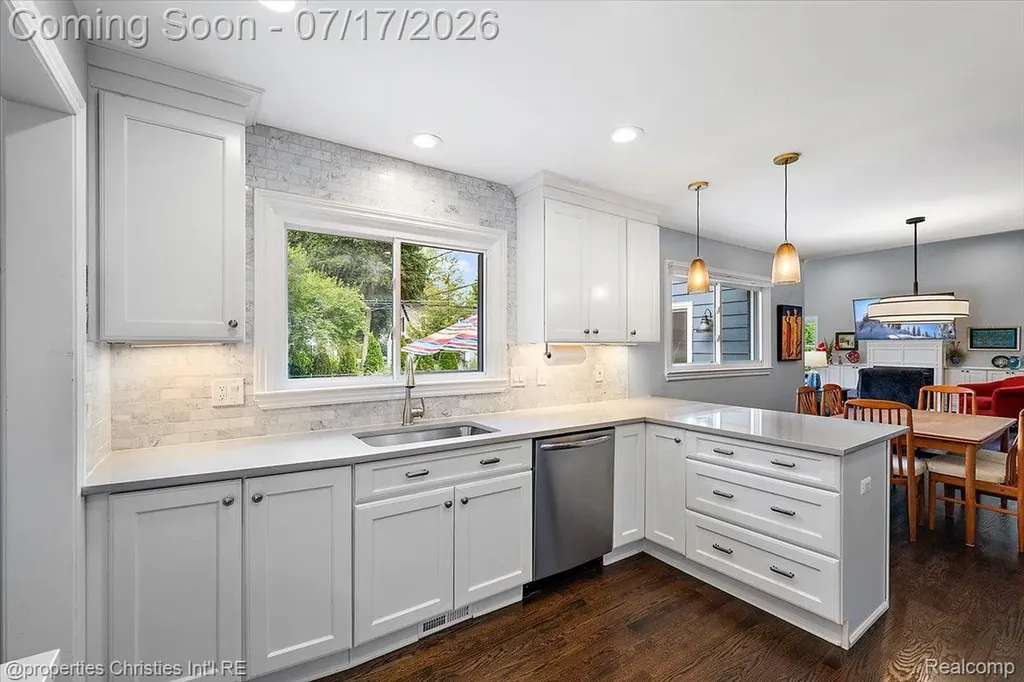 18244 Beverly Road Beverly Hills Village MI 48025