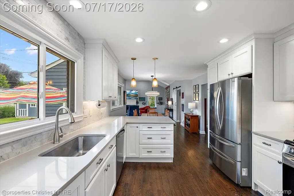 18244 Beverly Road Beverly Hills Village MI 48025