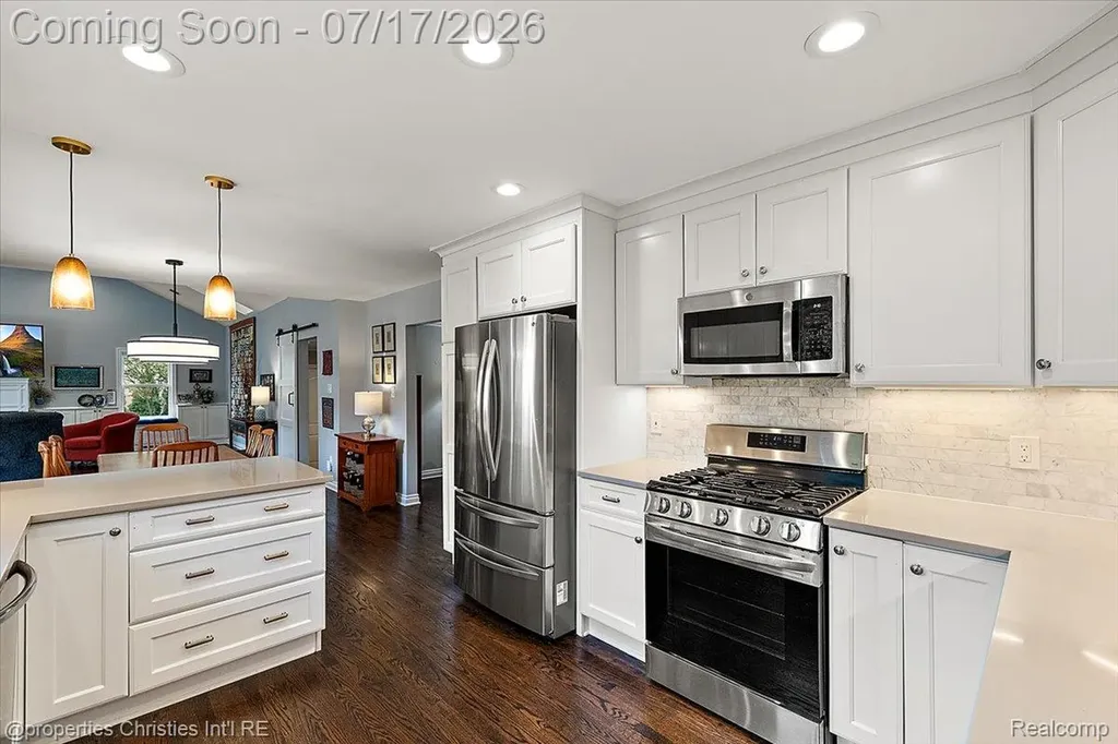 18244 Beverly Road Beverly Hills Village MI 48025