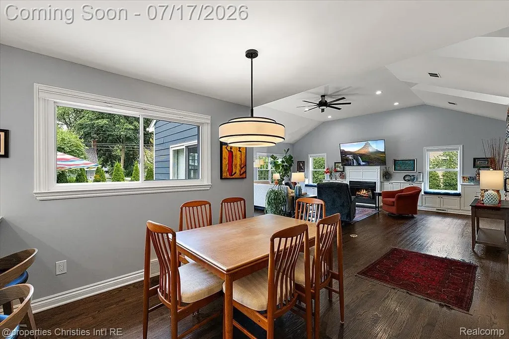 18244 Beverly Road Beverly Hills Village MI 48025