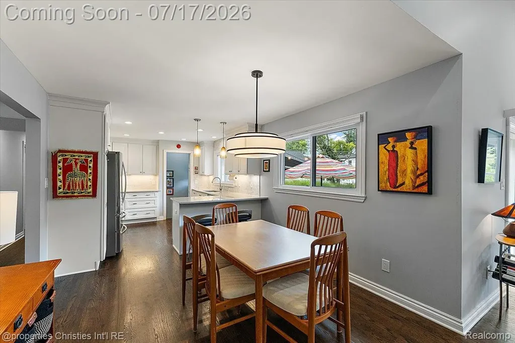 18244 Beverly Road Beverly Hills Village MI 48025