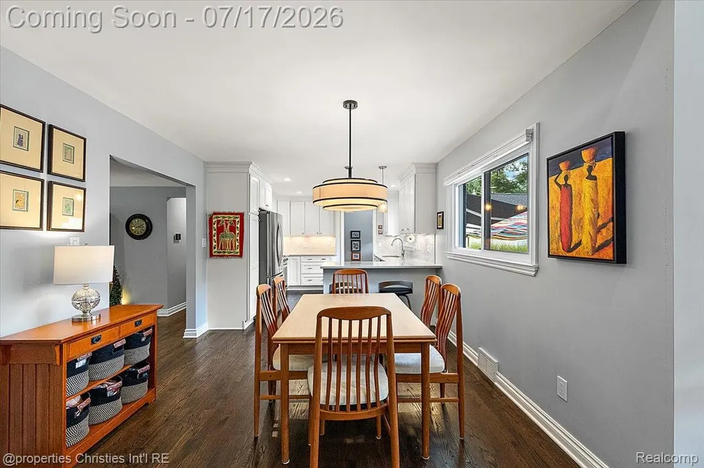 18244 Beverly Road Beverly Hills Village MI 48025