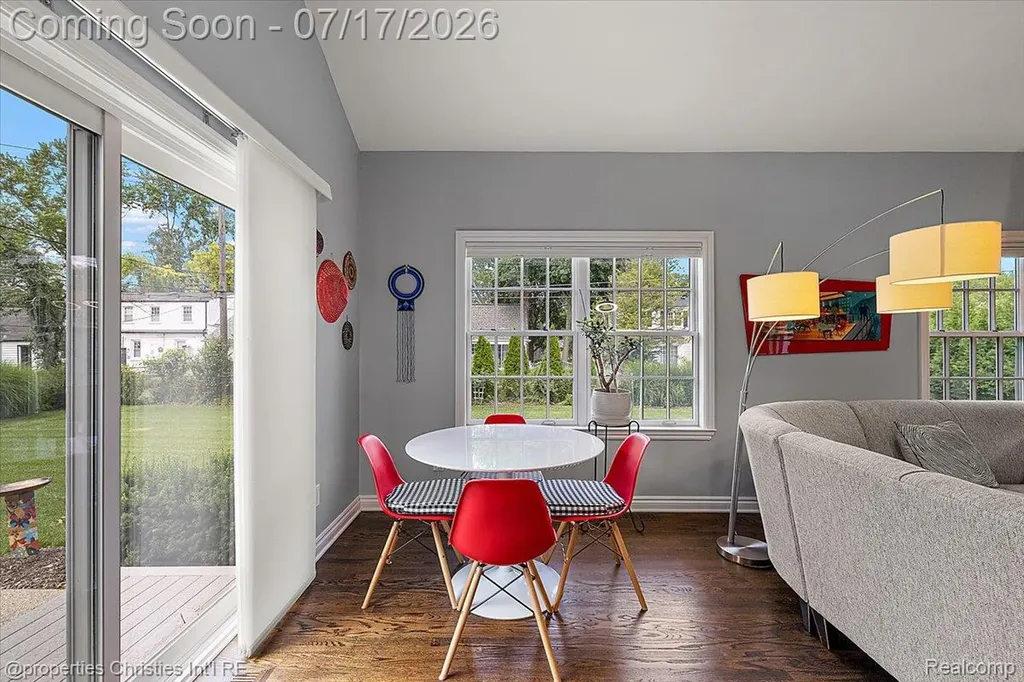 18244 Beverly Road Beverly Hills Village MI 48025
