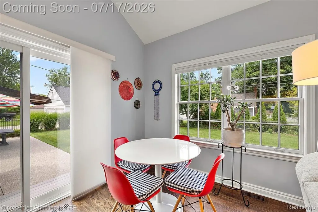 18244 Beverly Road Beverly Hills Village MI 48025