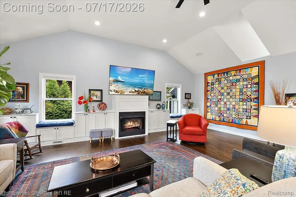 18244 Beverly Road Beverly Hills Village MI 48025